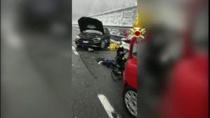 Al menos un muerto en choque en cadena en una autovía de los Alpes italianos.