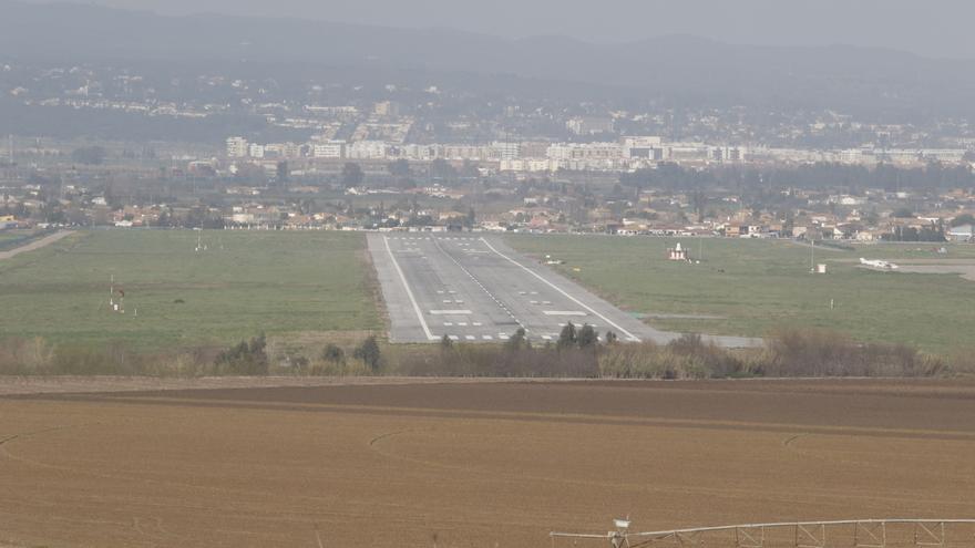 Una avioneta pierde el tren de aterrizaje y realiza un descenso de emergencia en el aeropuerto de Córdoba