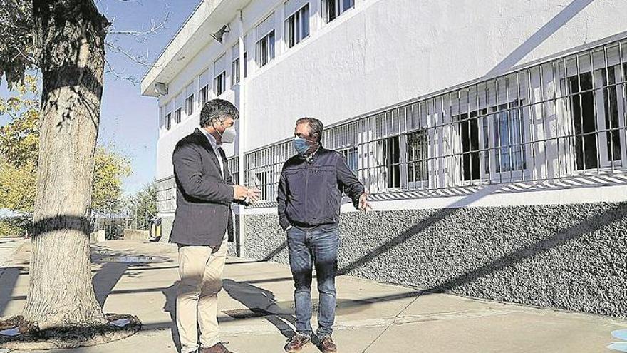 Renuevan ventanas y persianas en el colegio San José de Montilla