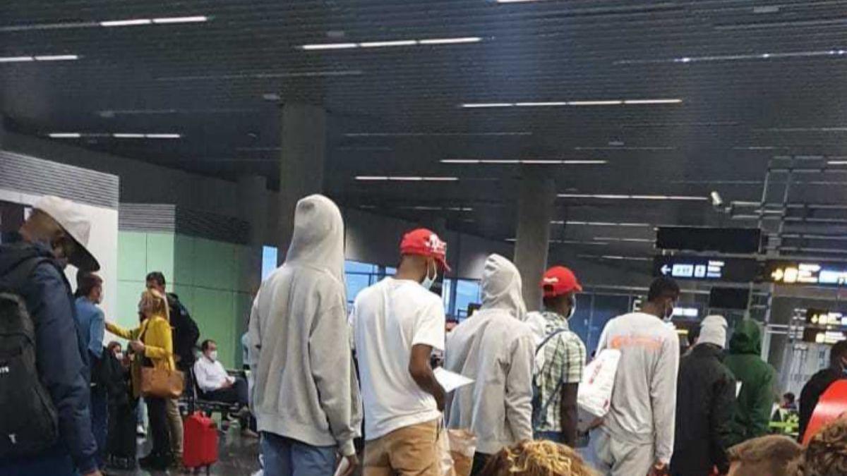 Continúa la polémica por el traslado de inmigrantes irregulares en vuelos desde Canarias a la Península
