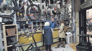 La botiga de bicis més antiga d’Espanya es queda sense successor