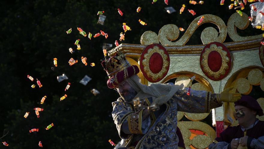 Las cabalgatas de Reyes en diversas ciudades españolas, en imágenes