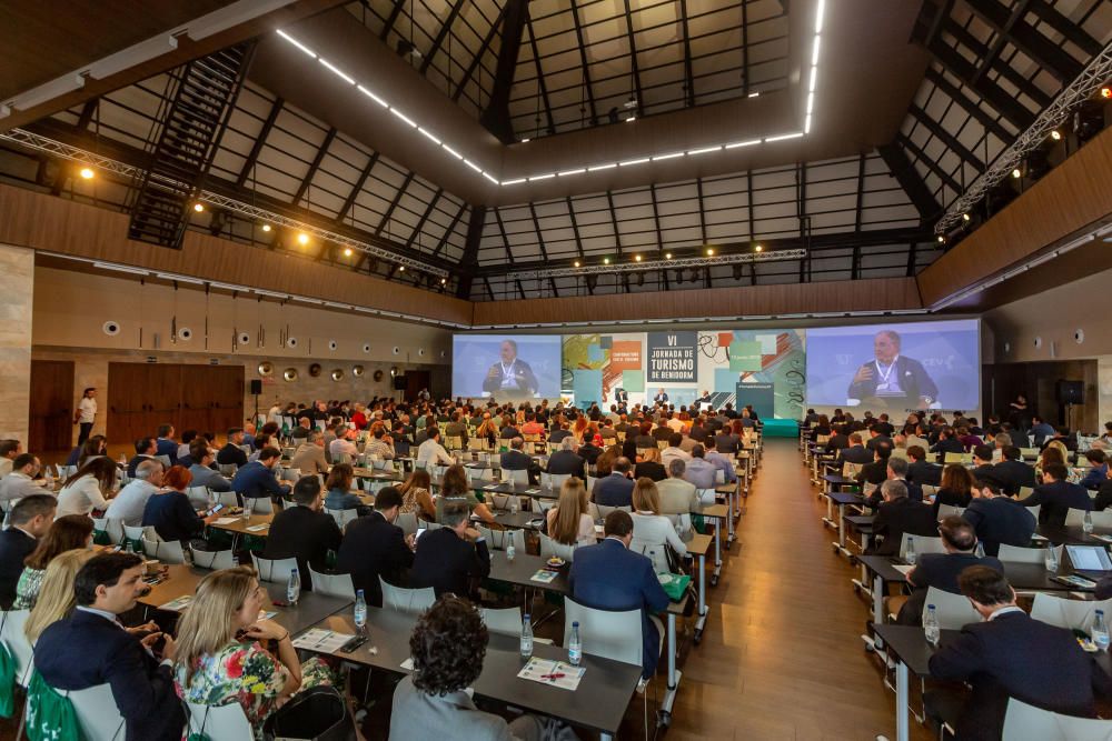 Más de 400 empresarios y directivos se dan cita en Benidorm para debatir sobre la marcha del sector en la sexta jornada sectorial organizada por las principales organizaciones de la Comunidad.