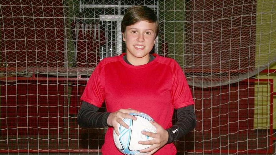 Nuria Gómez, ayer, en el entrenamiento de su equipo en el Coto Ferreiro. // Bernabé/Adrián Rei