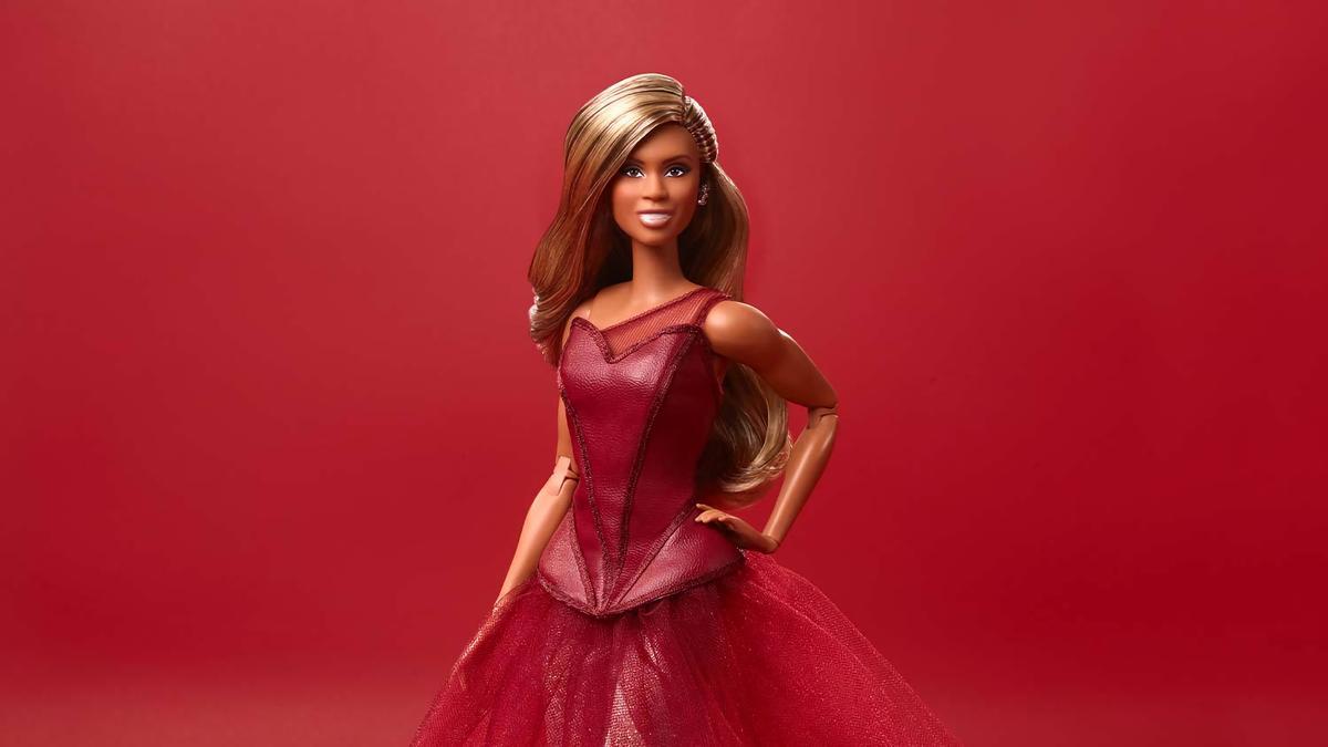 Mattel honra a la actriz Laverne Cox con su primera Barbie transexual