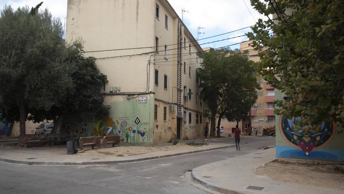 Varios bloques de viviendas en el barrio del Raval de Algemesí, en una imagen de archivo.