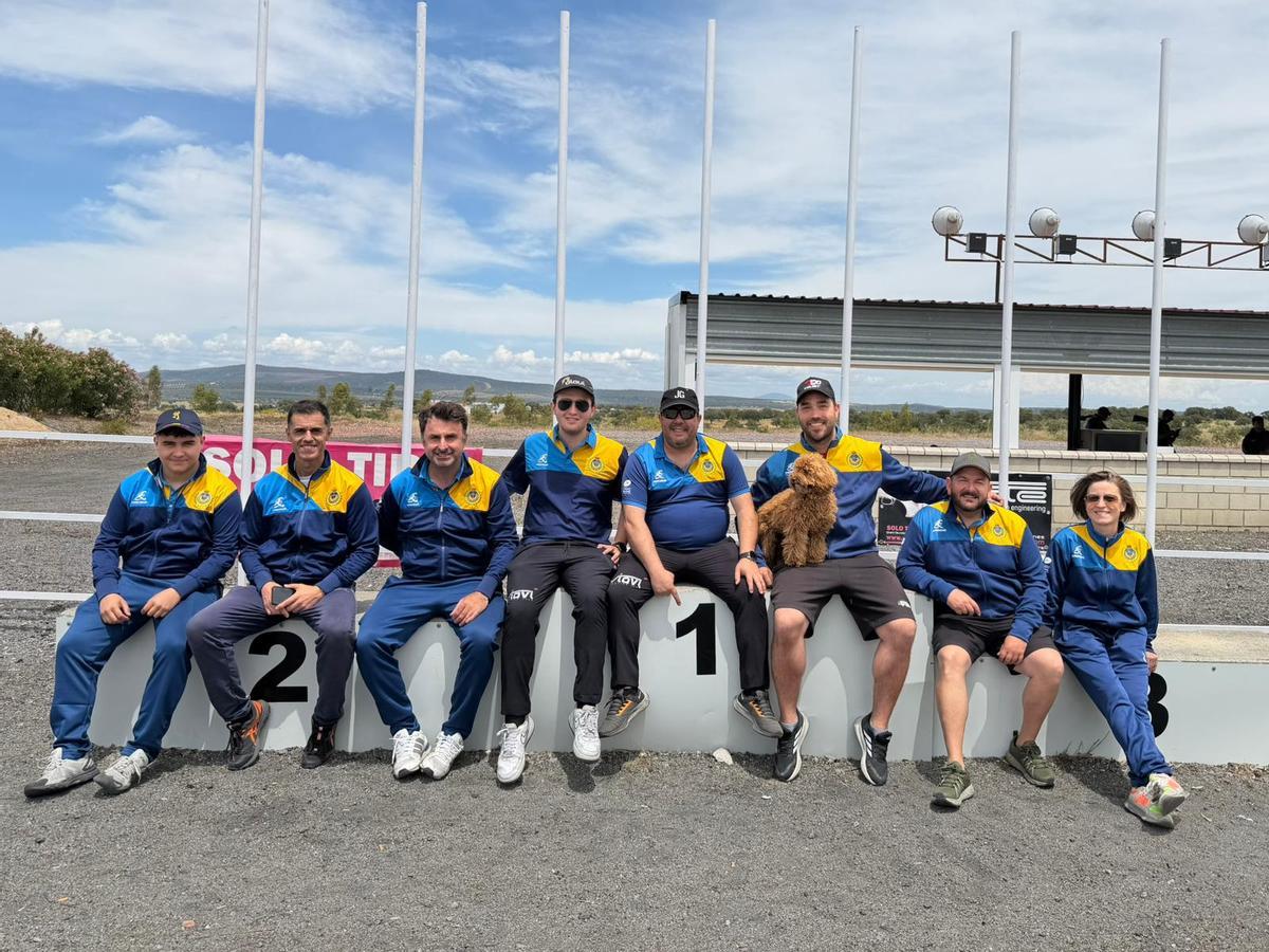El equipo de Club Salas Plato que disputó el Campeonato de España de Foso Universal en Mérida (Extremadura).