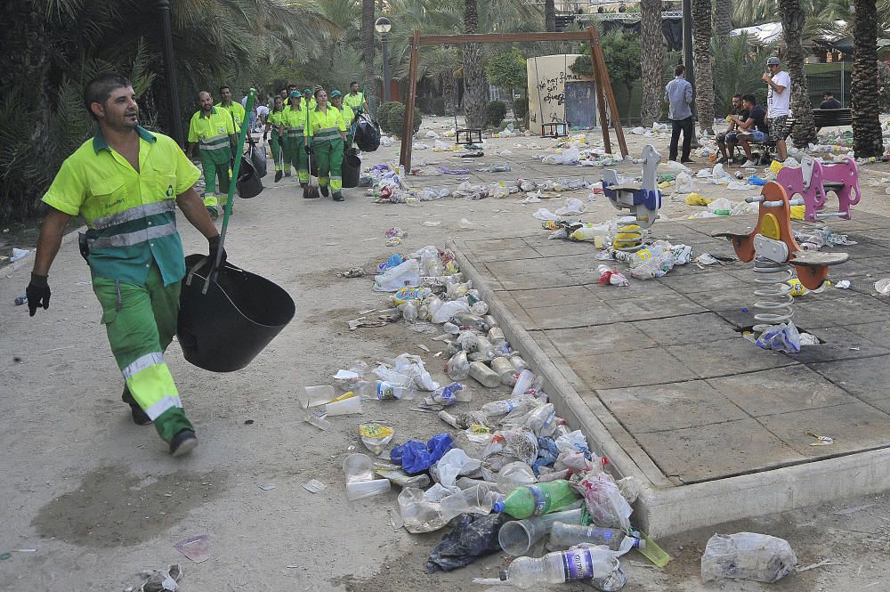 La ciudad inicia su lavado de cara después de las fiestas con el objetivo de recuperar la normalidad a la mayor brevedad posible