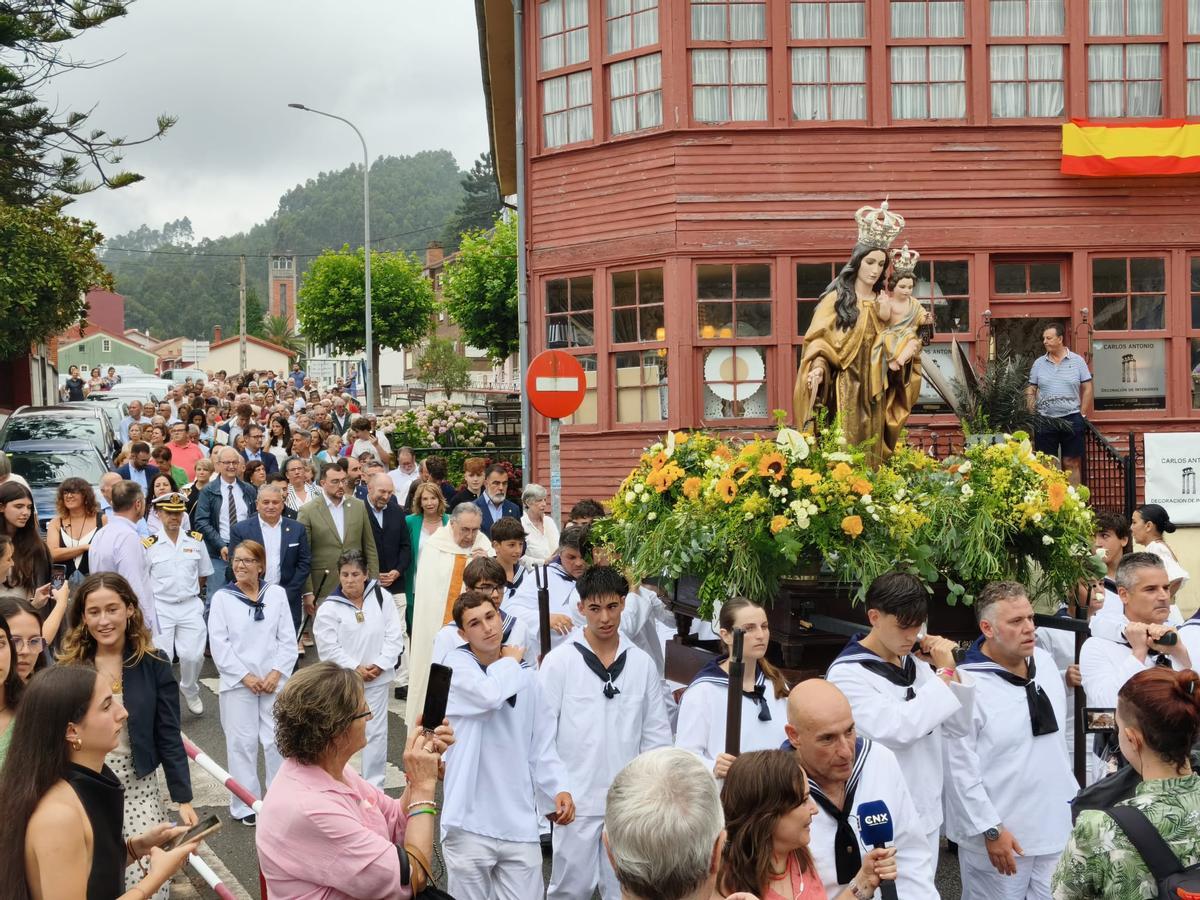 Así fue la multitudinaria procesión del Carmen en San Esteban, en Muros de Nalón