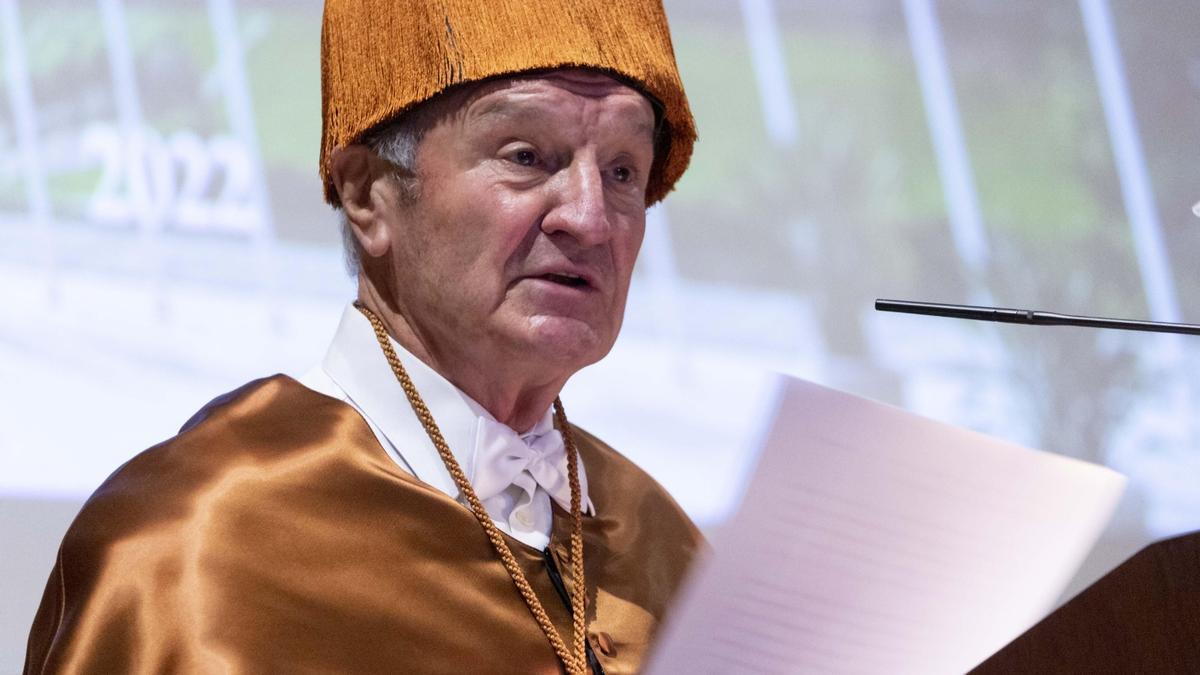 Manuel Pérez Yruela, doctor honoris causa por la Universidad Pablo de Olavide