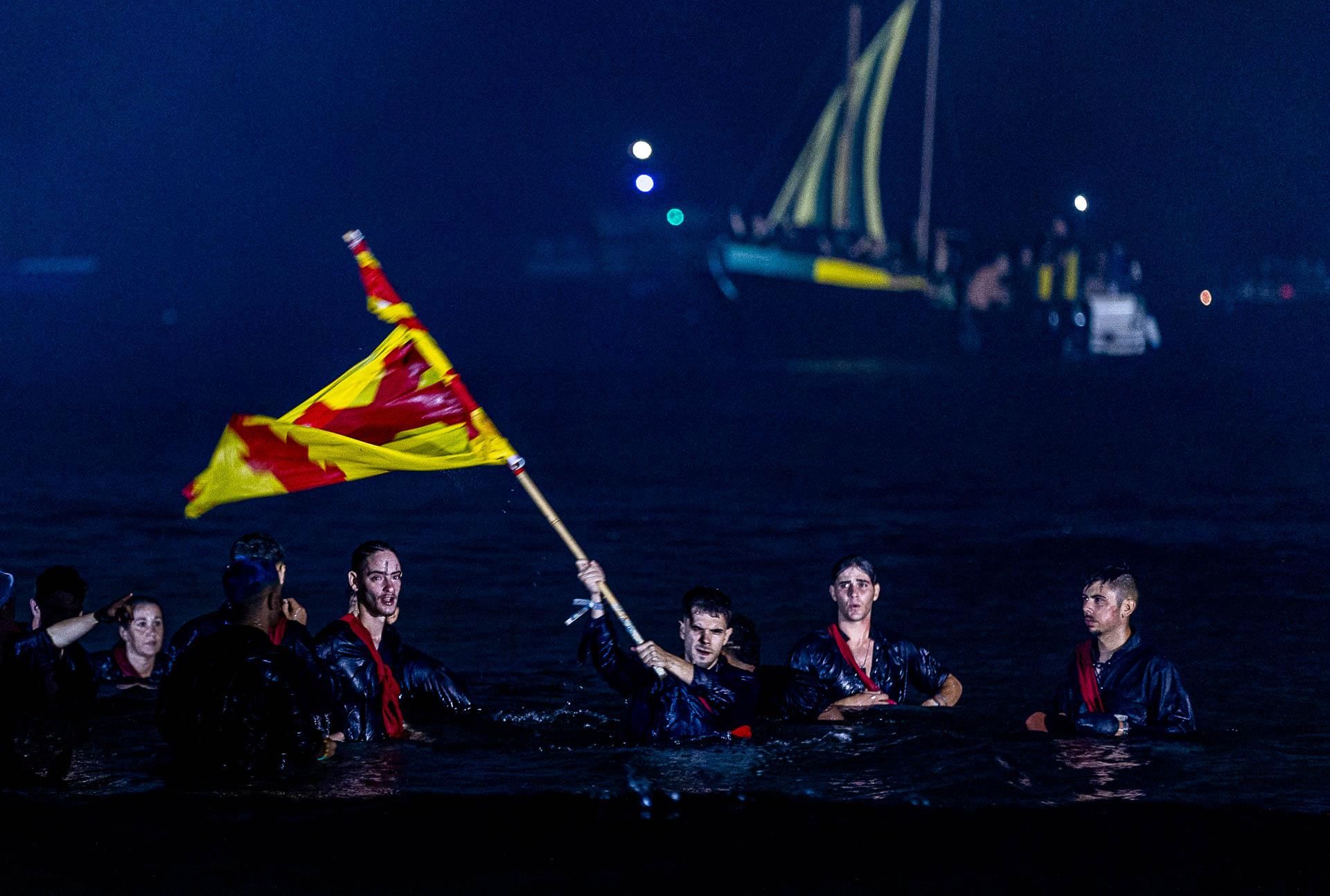 Las imágenes del Desembarco de los Moros y Cristianos de La Vila
