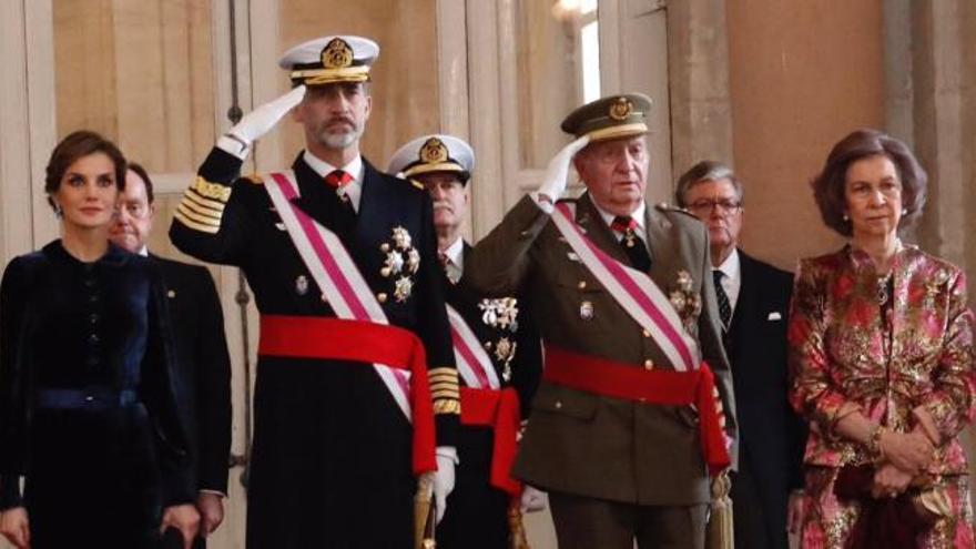 El rey Juan Carlos participa por primera desde su abdicación en la celebración de la Pascua Militar