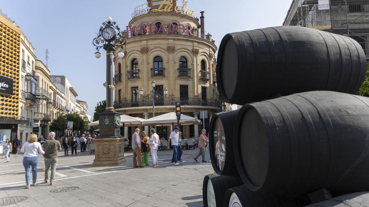 Archivo. Vista del Gallo Azul y toneles de vino en el centro de Jerez de la Frontera SOCIEDAD ROCÍO RUZ/EUROPA PRESS