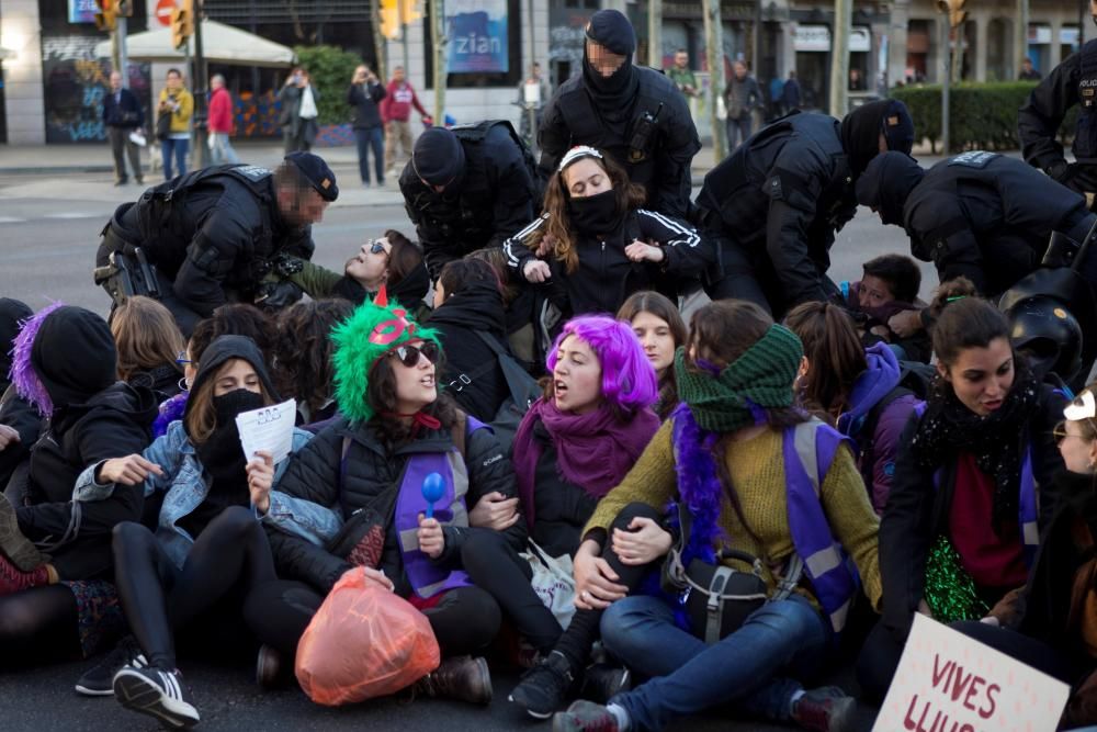 Cortes de tráfico por huelga del 8M complican ...