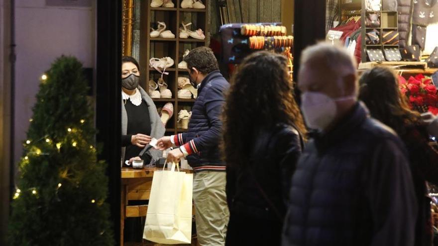 Tarde de tiendas y luces, pero sin café con leche