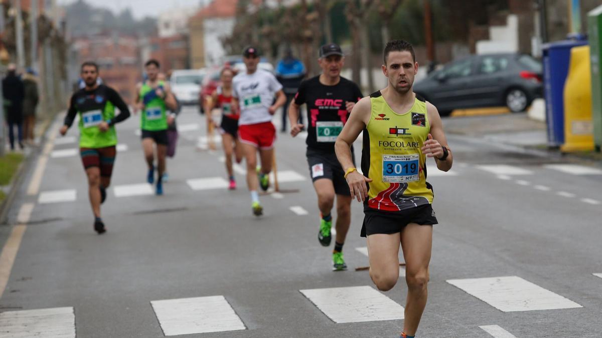 LA MEDIA MARATON MARINERA DE LUANCO EN UNA IMAGEN DE ARCHIVO.