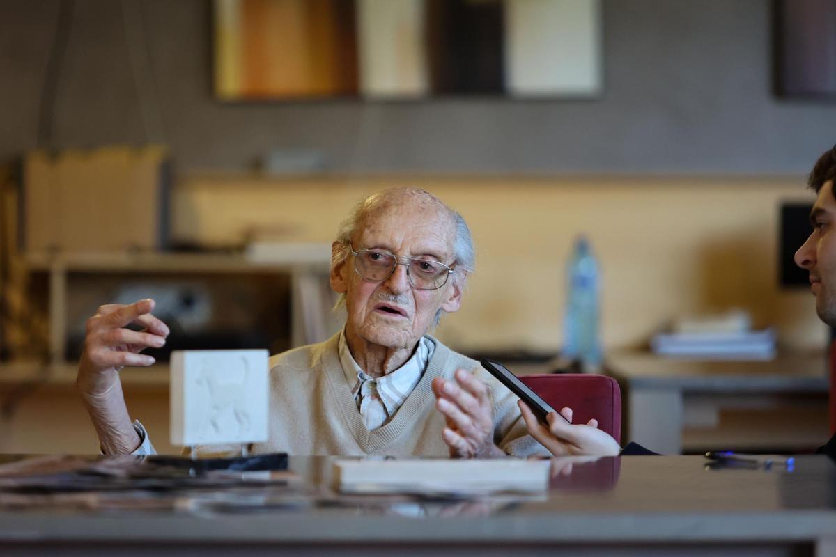 El escultor Adolf Aymat cumple 94 años El escultor Adolf Aymat cumple 94 años