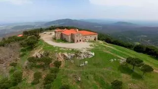 Visita al pueblo a 160 kilómetros de Cáceres donde la Virgen detuvo una guerra