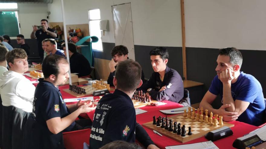 El Andreu Paterna lidera el autonómico de ajedrez tras ganar al Silla