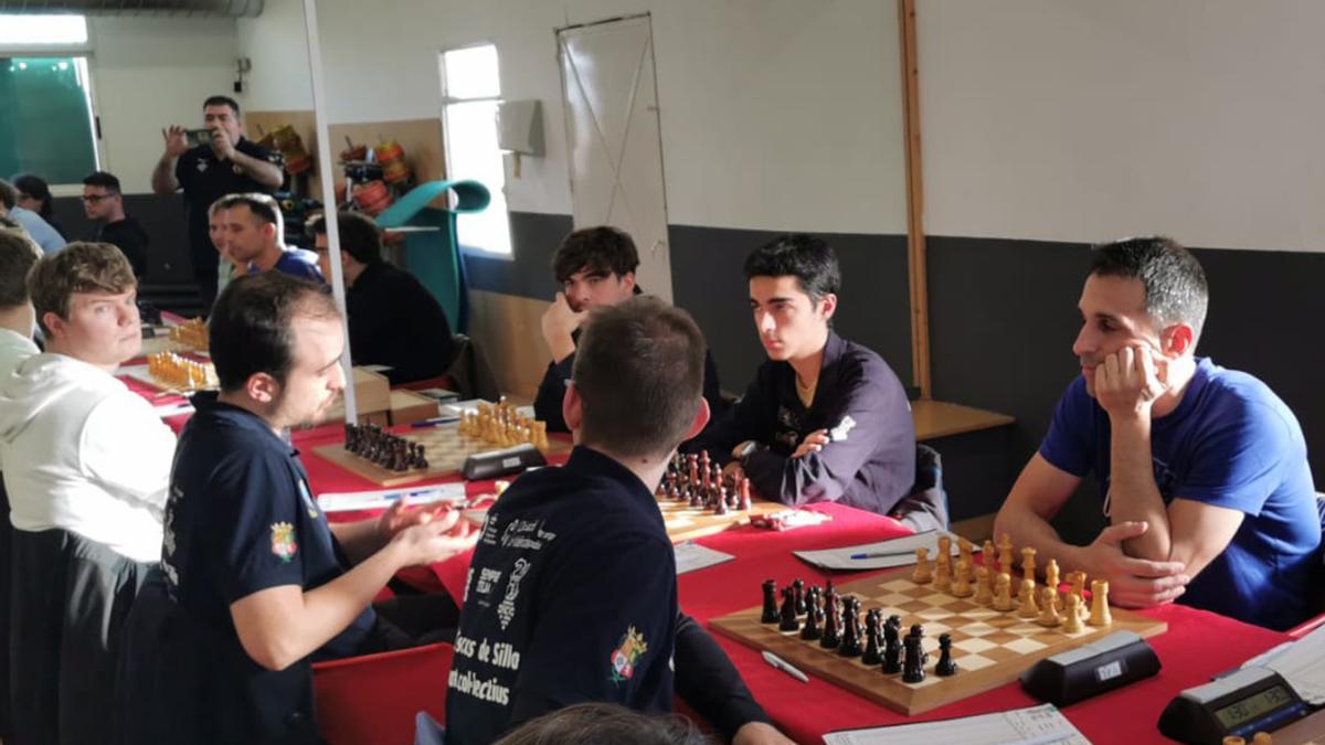 Ajedrecistas de Paterna y Silla durante el enfrentamiento de División de Honor.