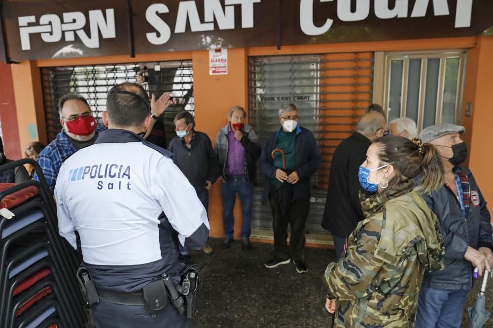 Veïns de Sant Cugat de Salt denuncien l''incivisme continuat d''alguns joves