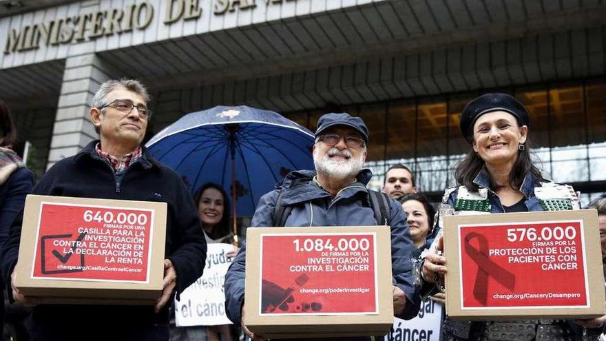 Inocencio Alarcón, Sebastián Martín y Beatriz Figueiroa, ayer, en Madrid.