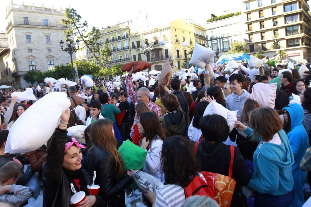 Guerra de almohadas en Valencia