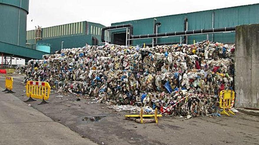 Basura acumulada en las instalaciones de Albada.