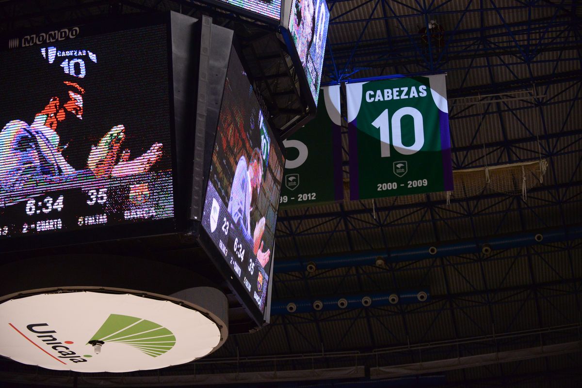 El Unicaja retira el '10' de Carlos Cabezas