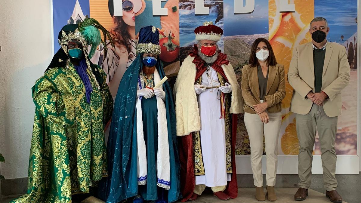 La alcaldesa de Telde, Carmen Hernández, recibió este martes a los Reyes Magos.