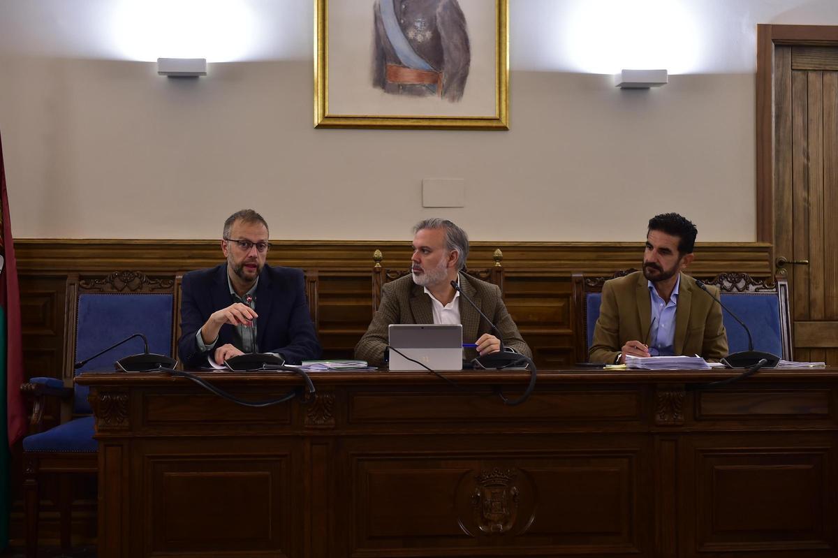 El concejal de Urbanismo de Plasencia, interviniendo en el pleno.