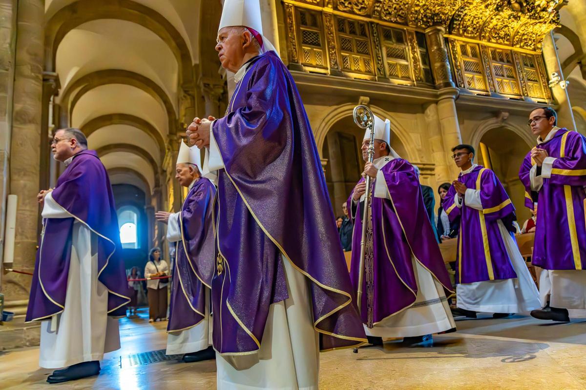 Santiago se despide del papa Francisco con una misa funeral en la Catedral