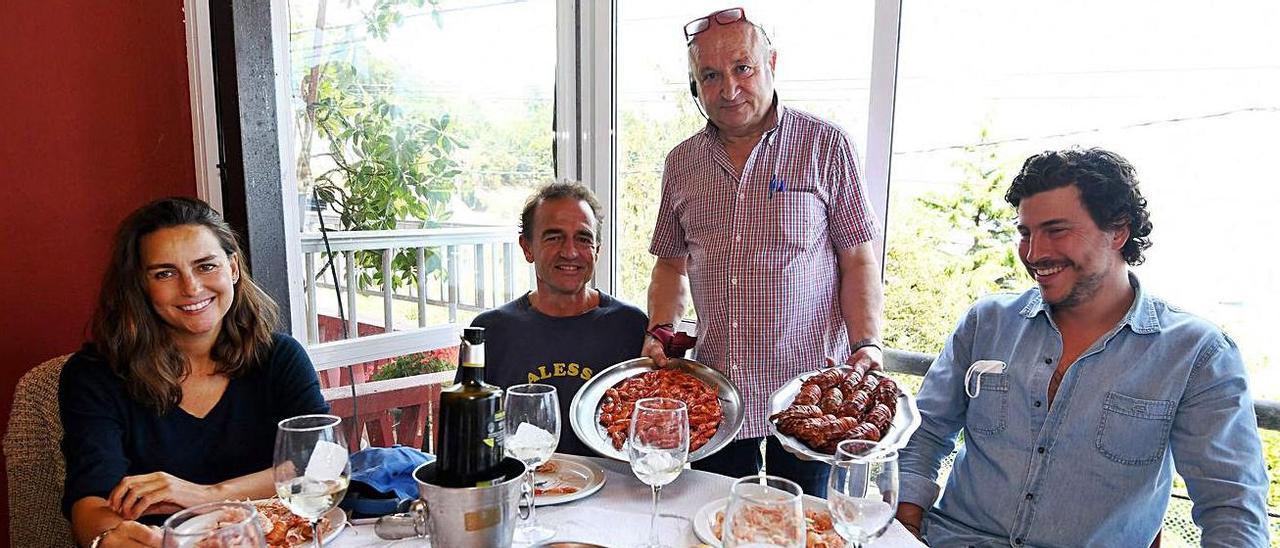 María Palacios, el conde Lecquio, Manuel “Peixoto” y un amigo.  | // G.S.