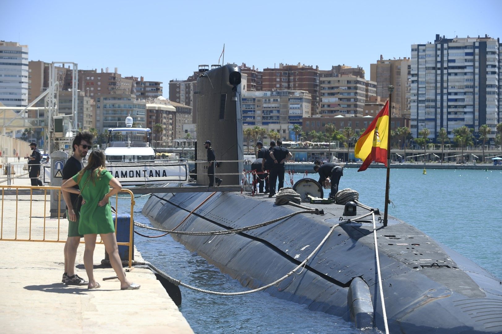 El submarino S-74 Tramontana atraca en el Puerto de Málaga