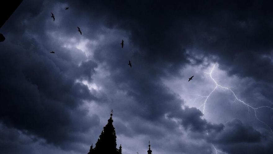 ¿Por qué la Catedral de Santiago tiene pánico a las tormentas de rayos?