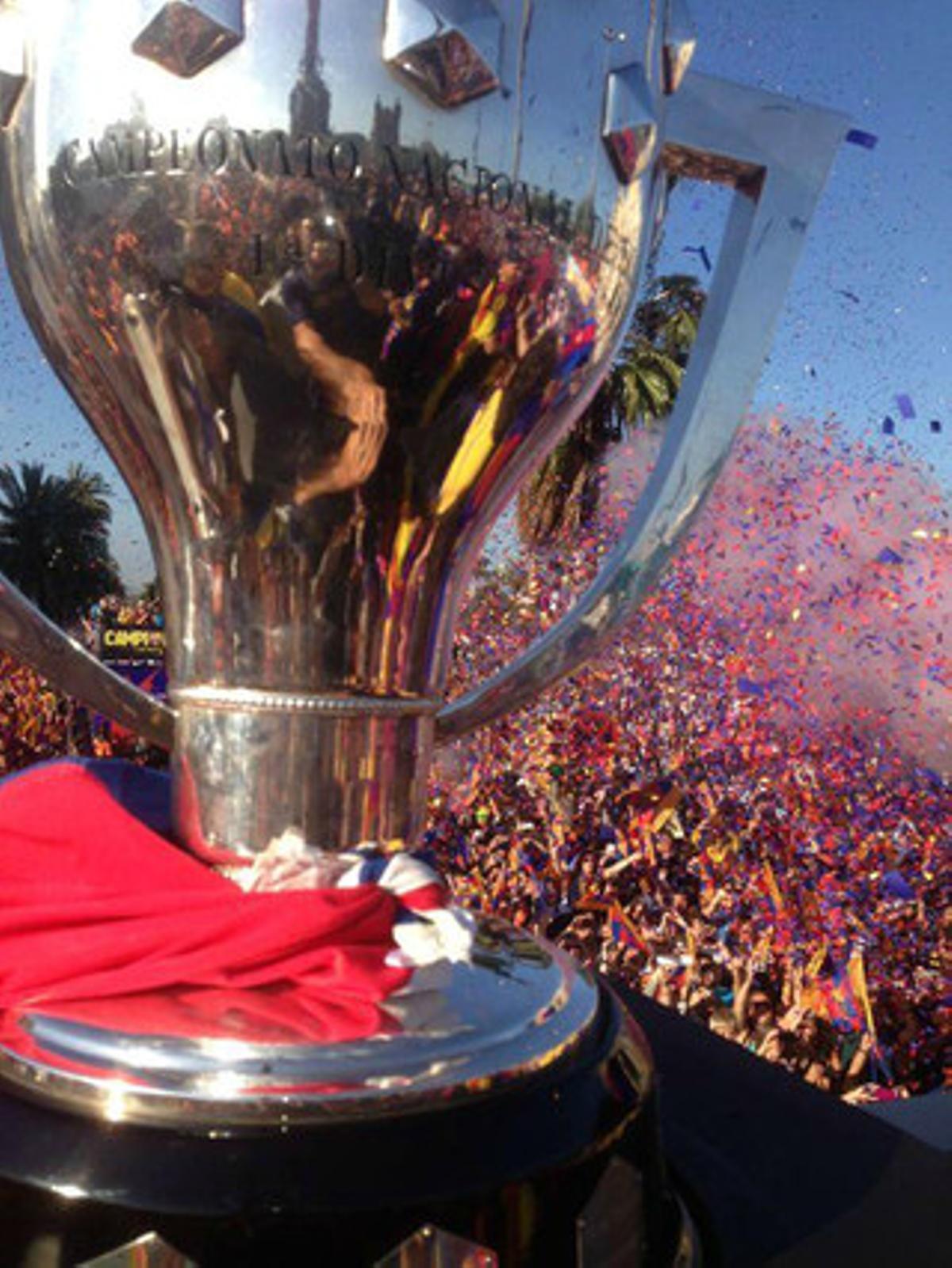 La copa, cortesia de Javier Mascherano.