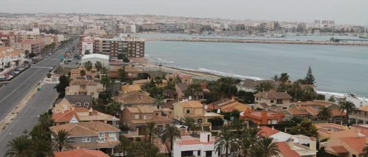 imagen panorámica de una parte del casco urbano de la ciudad de Torrevieja, que cuenta con el mismo PGOU desde 1987.