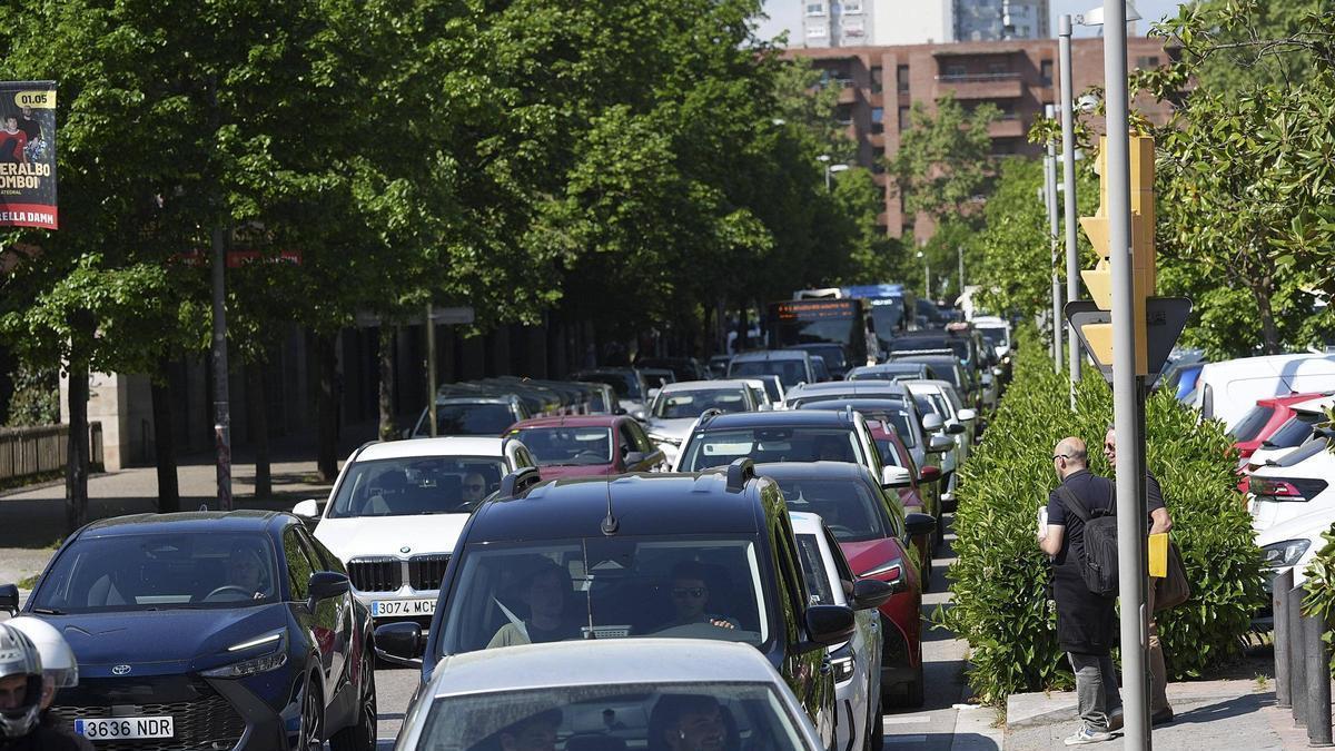 Col·lapse de vehicles a Girona, en una imatge d'arxiu.