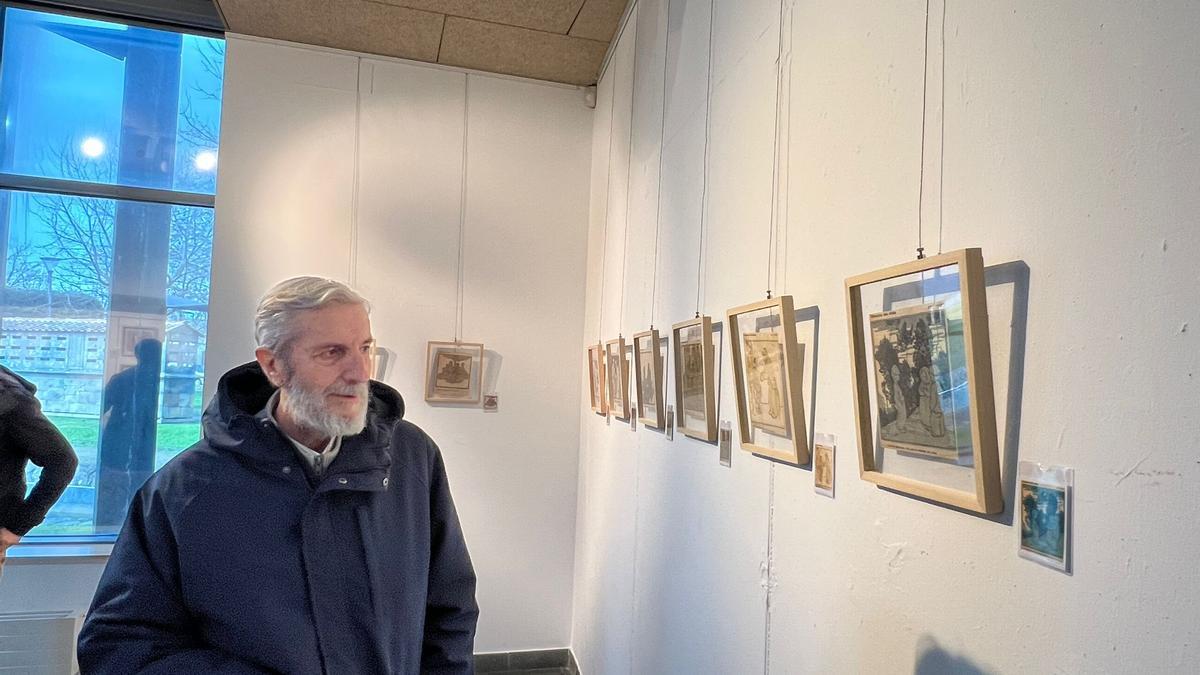 O coleccionista Roberto Taboada, na inauguración da mostra.