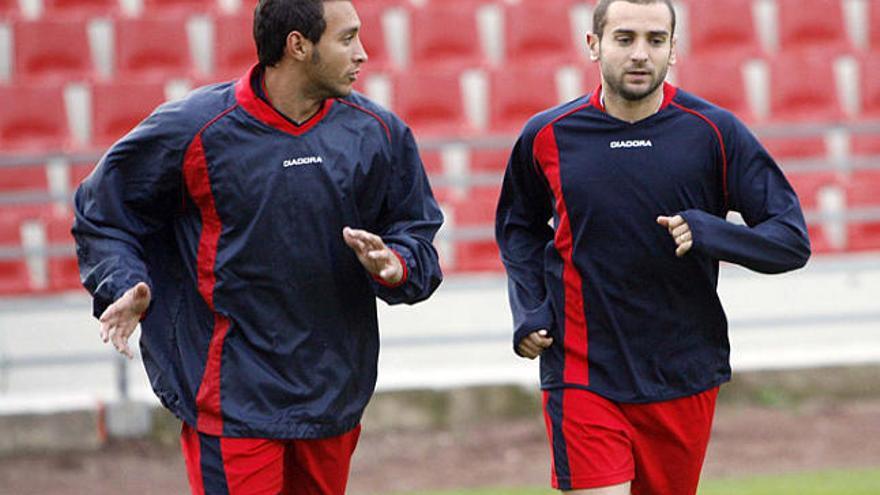 Els dos futbolistes del Girona van exercitar-se al marge dels seus companys a causa de les molèsties que vénen arrossegant.
