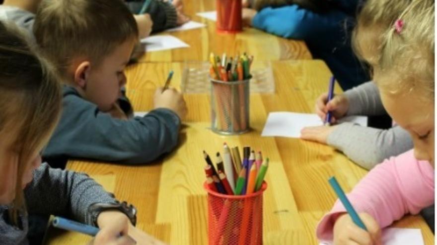 Archivo - Alumnado de educación infantil en una aula de un centro educativo