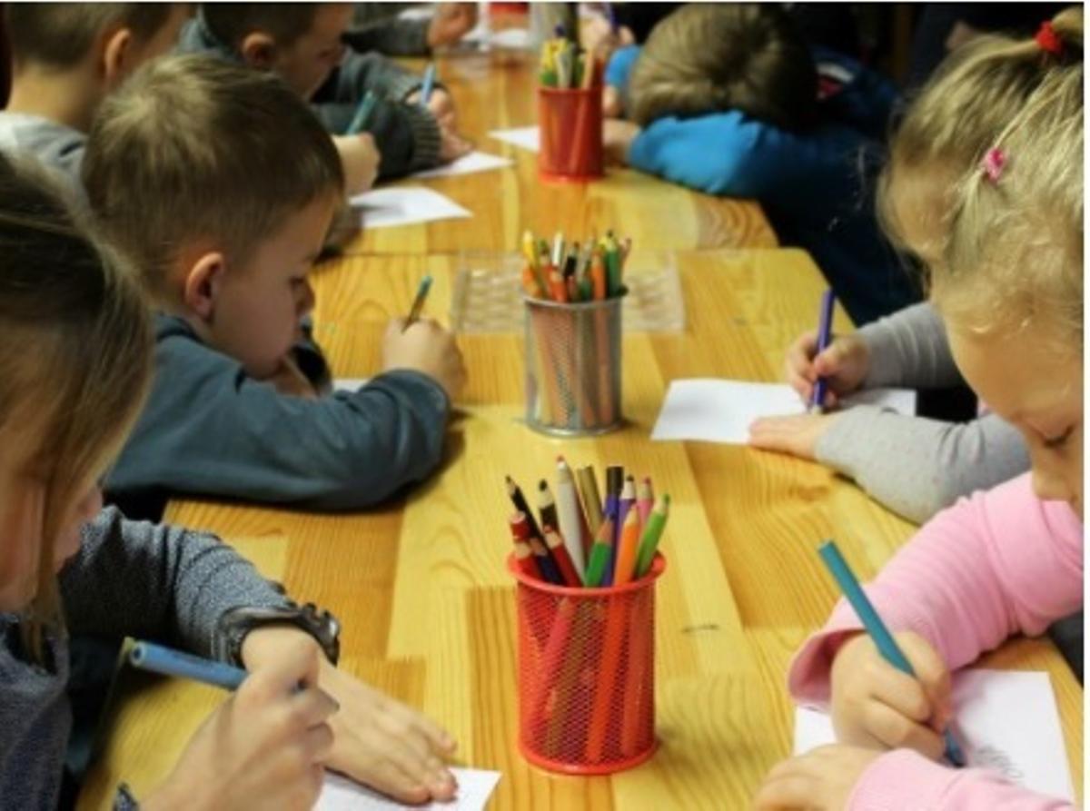 Archivo - Alumnado de educación infantil en una aula de un centro educativo