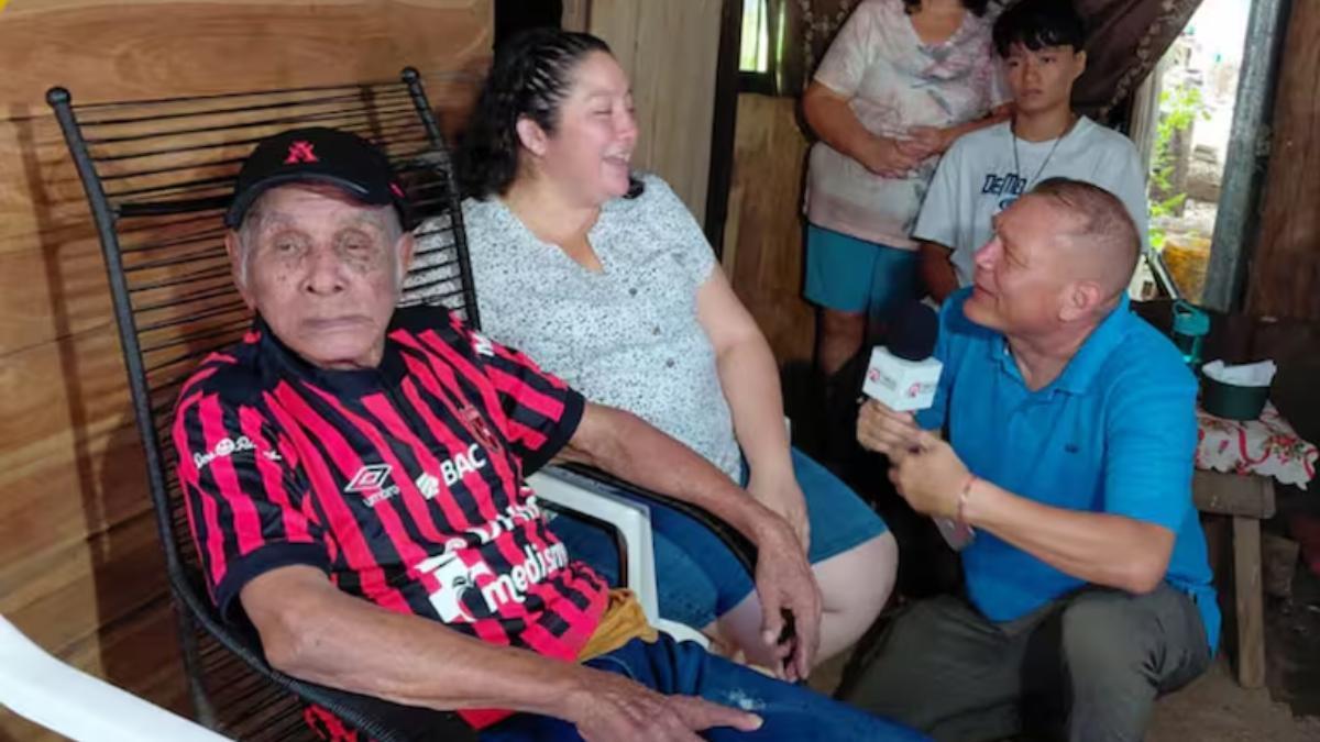 José Flores Flores podría ser el hombre más anciano del mundo.