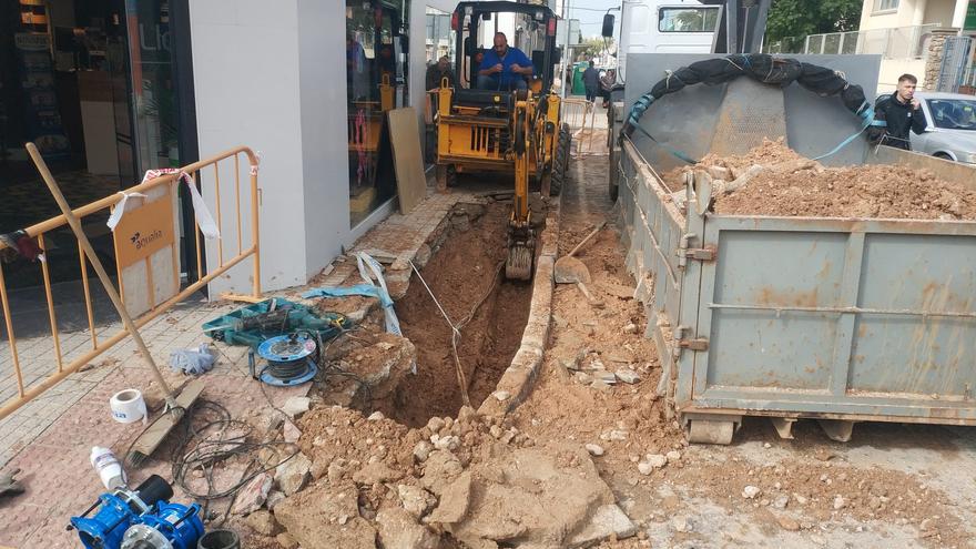 La rotura de una tubería afecta a un tramo de la avenida Padre Tacoronte, en Badajoz