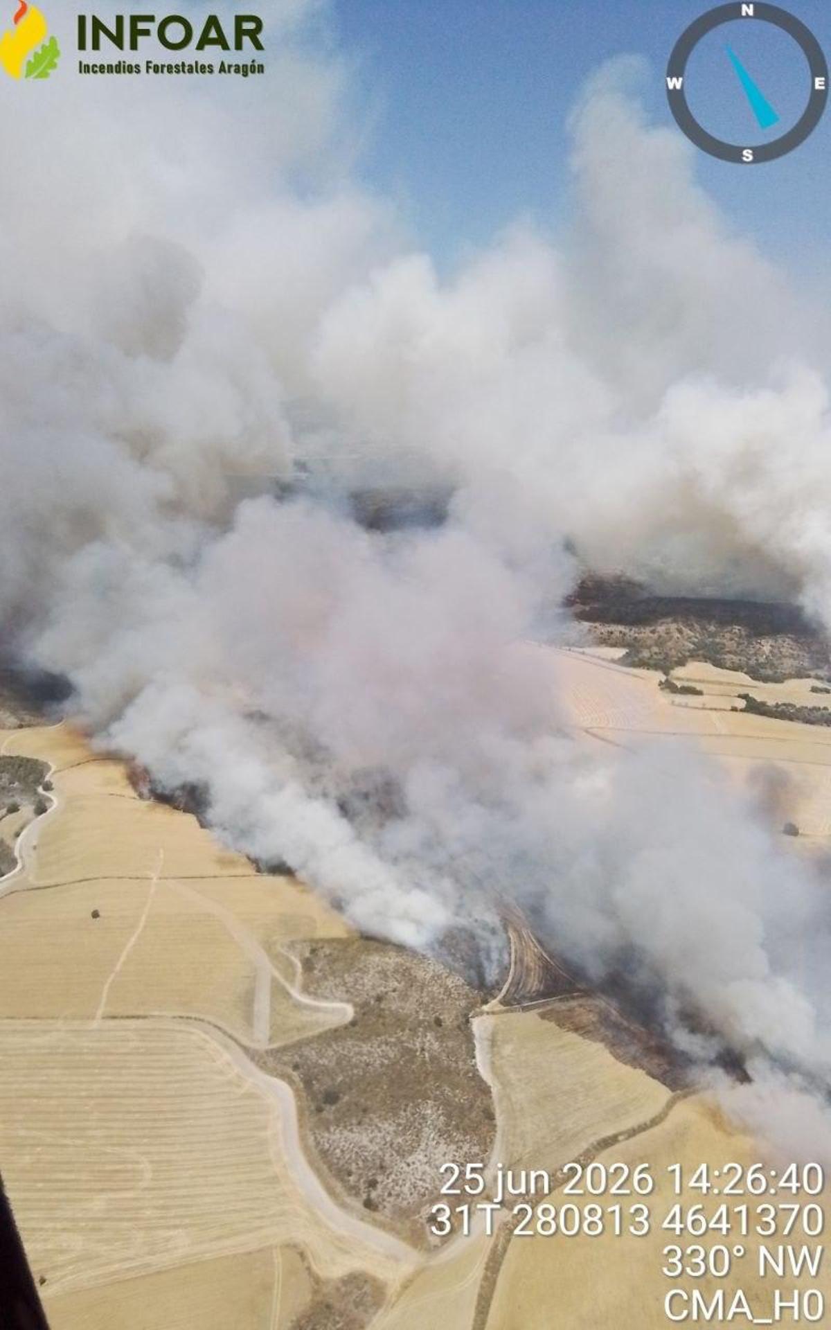 Imagen aérea del incendio en Tamarite de la Litera.