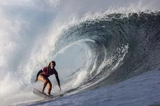 Caroline Marks se corona como reina del surf en París 2024