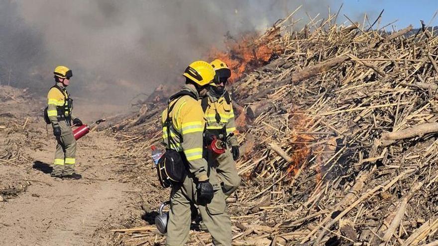 Cremes controlades a la muntanya de residus a la Gola del Ter