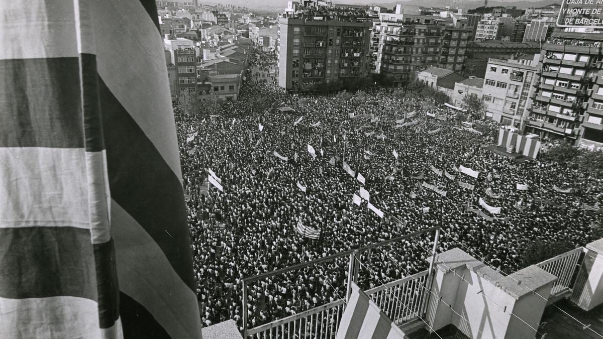 Celebracion de la diada nacional de catalunya onze de setembre en Sant Boi de Llobregat 1976 fotografia de Paco Elvira