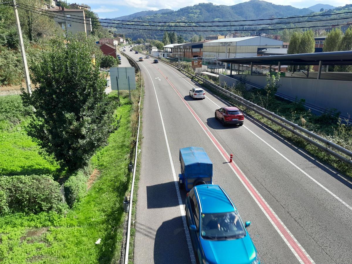 El Corredor del Nalón, a su paso por Sama.