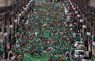 Una marea verde contra el trilingüismo de Bauzá inunda las capitales baleares